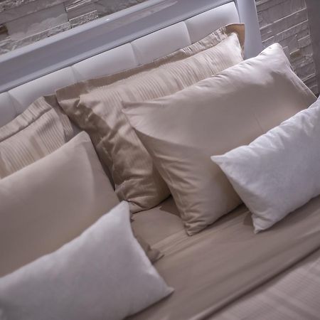 Luxury Boutique Studio Apartments Будва Екстер'єр фото